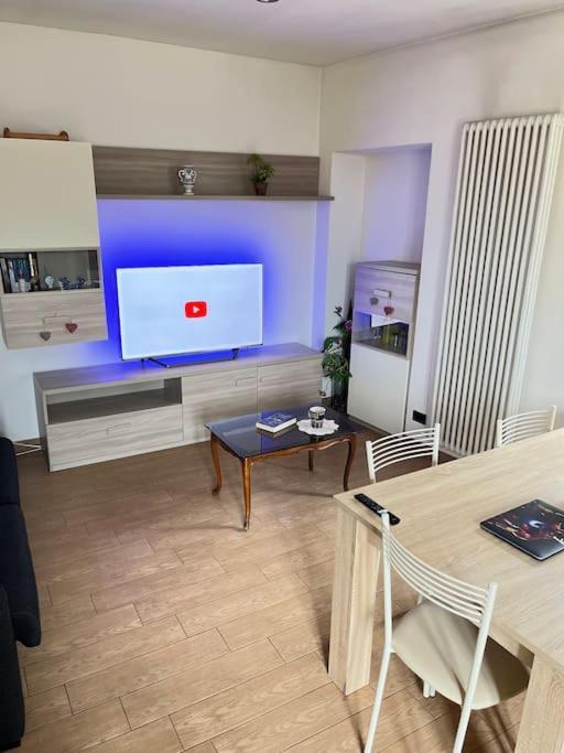Como 100Mq 5 Mins To Center + Free Park And View Exterior foto
